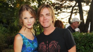 TWIN LAKES, USA - JULY 16:  ***EXCLUSIVE ACCESS*** Recording Artists Taylor Swift and Jack Ingram backstage at the 17th Annual Country Thunder USA music festival on July 16, 2009 in Twin Lakes, Wisconsin.  (Photo by Rick Diamond/Getty Images)